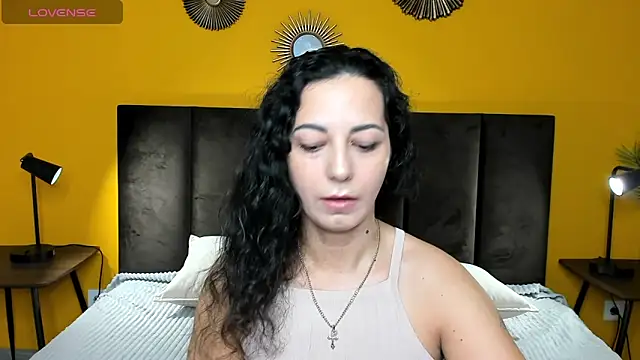 Snapshot of Linda_Insatiable chatting on 03.05.25 Linda Insatiable online show from 03.05.25