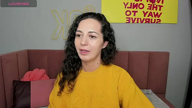 Snapshot of Linda_Insatiable chatting on 03.06.25 Linda Insatiable online show from 03.06.25