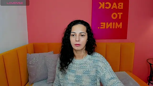 Snapshot of Linda_Insatiable chatting on 03.10.25 Linda Insatiable online show from 03.10.25