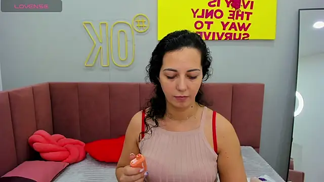 Snapshot of Linda_Insatiable chatting on 03.16.25 Linda Insatiable online show from 03.16.25