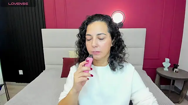 Snapshot of Linda_Insatiable chatting on 10.17.25 Linda Insatiable online show from 10.17.25