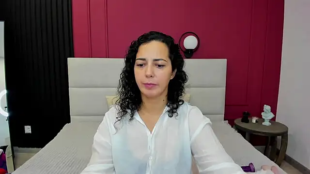 Snapshot of Linda_Insatiable chatting on 10.18.25 Linda Insatiable online show from 10.18.25