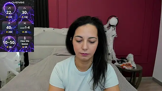 Snapshot of Linda_Insatiable chatting on 10.23.25 Linda Insatiable online show from 10.23.25