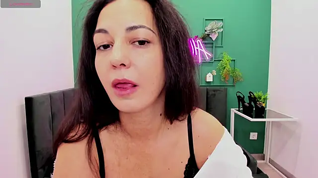 Snapshot of Linda_Insatiable chatting on 11.28.25 Linda Insatiable online show from 11.28.25