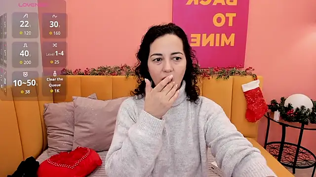 Snapshot of Linda_Insatiable chatting on 12.04.25 Linda Insatiable online show from 12.04.25