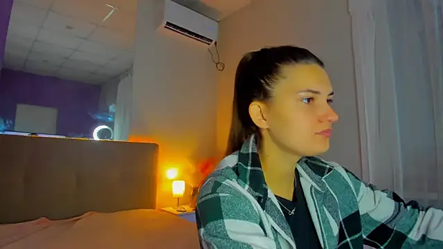 Laura Leee online show from 09.19.25