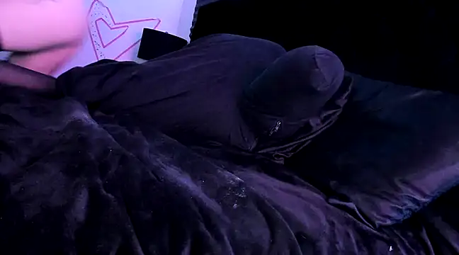 Snapshot of Midnightrose11 chatting on 02.13.25 Midnightrose11 online show from 02.13.25