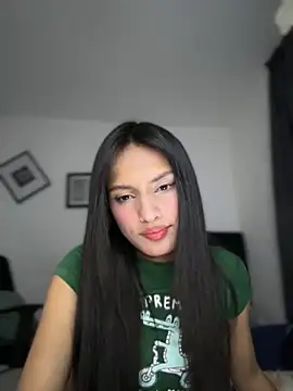 Snapshot of Dulceeany chatting on 12.04.25 Dulceeany online show from 12.04.25