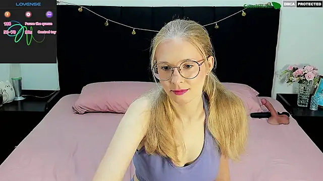 Snapshot of CatmintLush chatting on 04.30.26 CatmintLush online show from 04.30.26