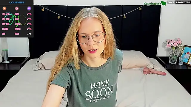 Snapshot of CatmintLush chatting on 05.03.26 CatmintLush online show from 05.03.26
