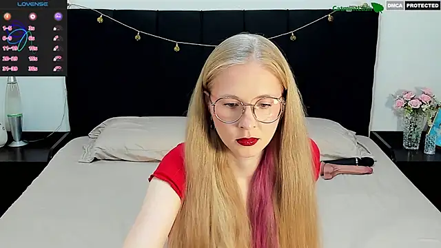 Snapshot of CatmintLush chatting on 05.08.26 CatmintLush online show from 05.08.26