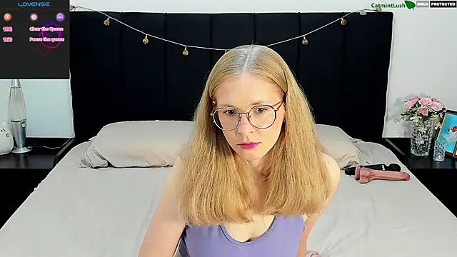 Snapshot of CatmintLush chatting on 05.28.26 CatmintLush online show from 05.28.26