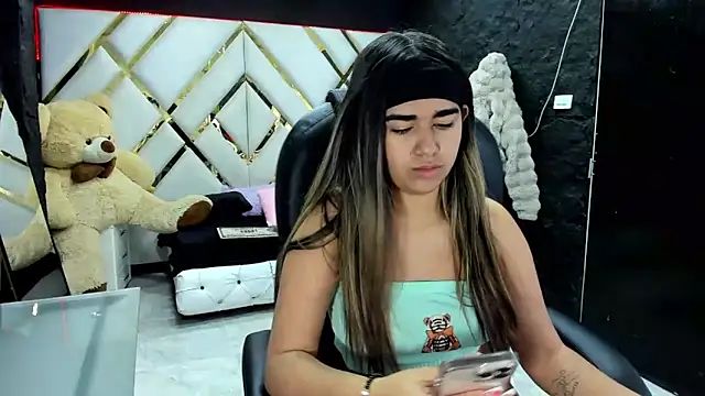 NahomiConnor  online show from 12.18.25