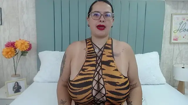 Snapshot of KarllaWalker chatting on 03.18.25 KarllaWalker online show from 03.18.25
