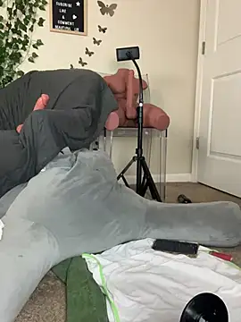 butterflybootyy online show from 12.14.24