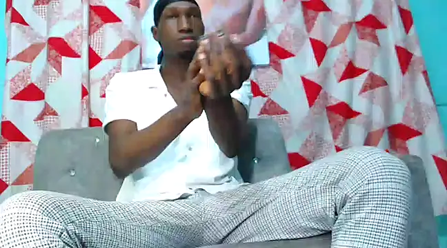 Snapshot of black30cmdick chatting on 02.08.25 black30cmdick online show from 02.08.25