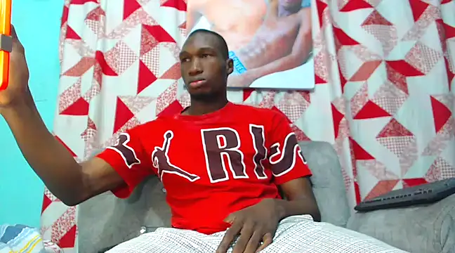 Snapshot of black30cmdick chatting on 02.18.25 black30cmdick online show from 02.18.25