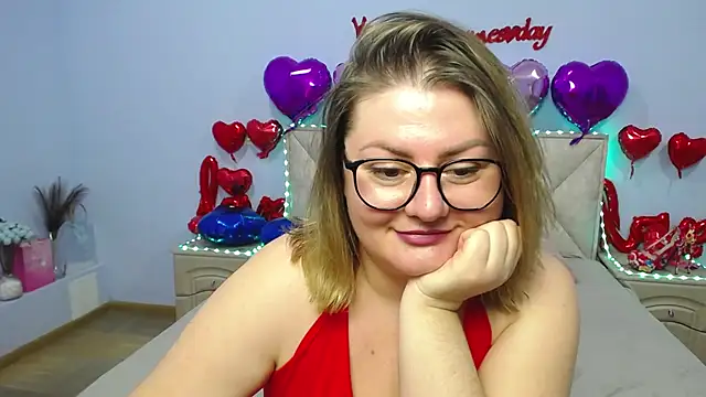 Snapshot of ZannaDreil chatting on 02.17.25 ZannaDreil online show from 02.17.25