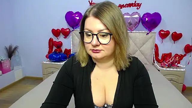 Snapshot of ZannaDreil chatting on 02.17.25 ZannaDreil online show from 02.17.25