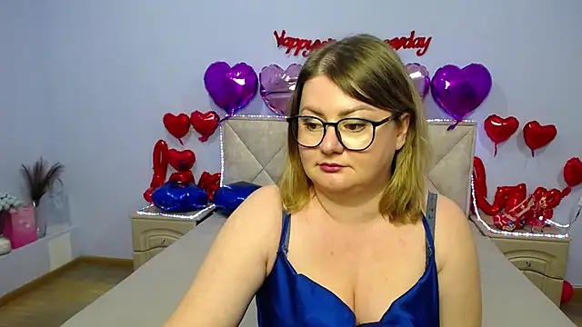 Snapshot of ZannaDreil chatting on 02.17.25 ZannaDreil online show from 02.17.25