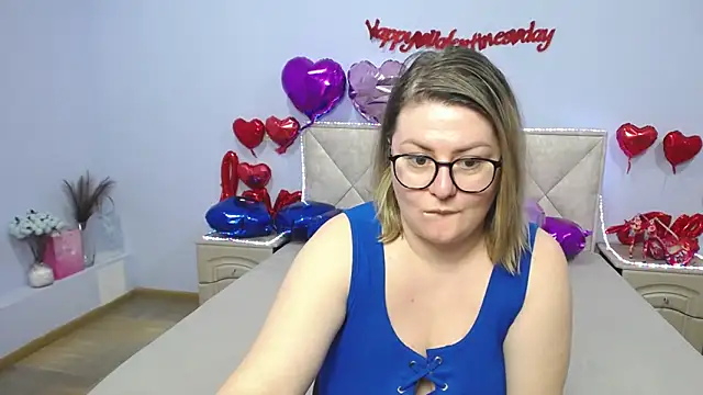 Snapshot of ZannaDreil chatting on 02.19.25 ZannaDreil online show from 02.19.25