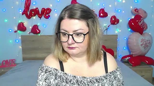 Snapshot of ZannaDreil chatting on 02.19.25 ZannaDreil online show from 02.19.25