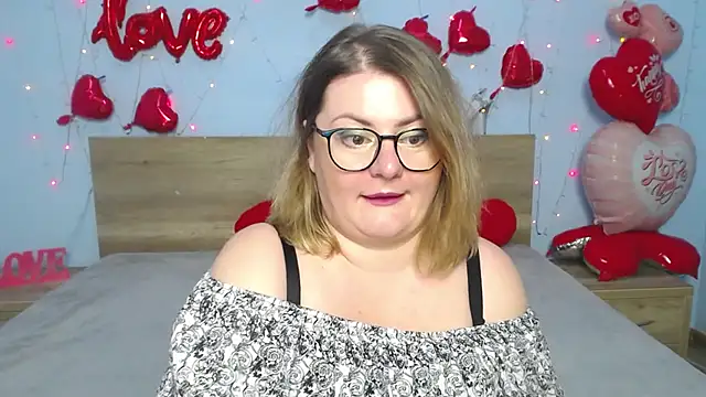 Snapshot of ZannaDreil chatting on 02.19.25 ZannaDreil online show from 02.19.25