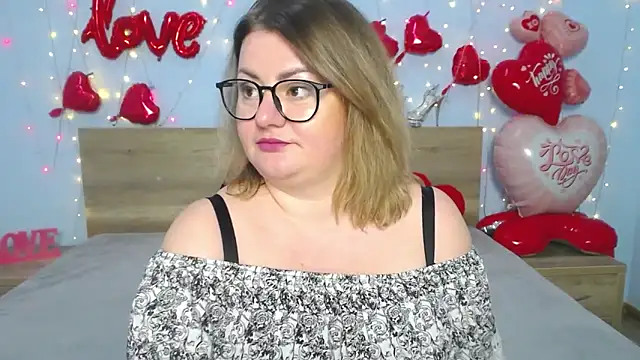 Snapshot of ZannaDreil chatting on 02.20.25 ZannaDreil online show from 02.20.25