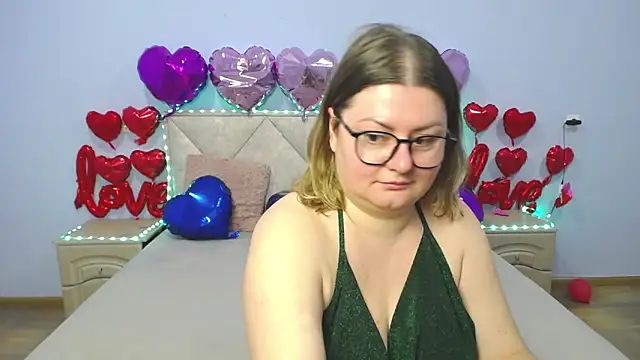 Snapshot of ZannaDreil chatting on 02.23.25 ZannaDreil online show from 02.23.25