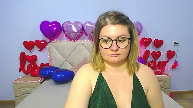 Snapshot of ZannaDreil chatting on 02.25.25 ZannaDreil online show from 02.25.25