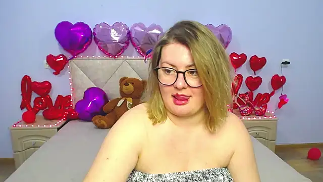 Snapshot of ZannaDreil chatting on 02.28.25 ZannaDreil online show from 02.28.25