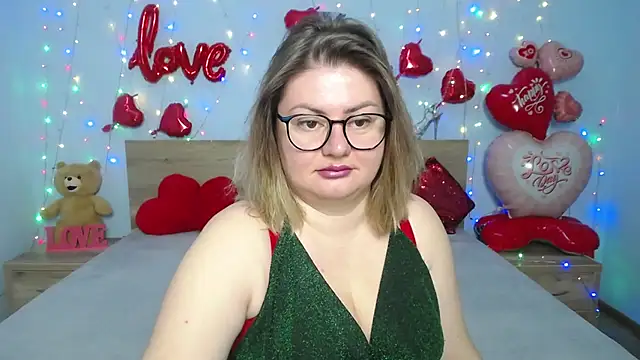 Snapshot of ZannaDreil chatting on 02.28.25 ZannaDreil online show from 02.28.25