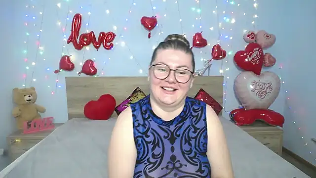 Snapshot of ZannaDreil chatting on 03.06.25 ZannaDreil online show from 03.06.25