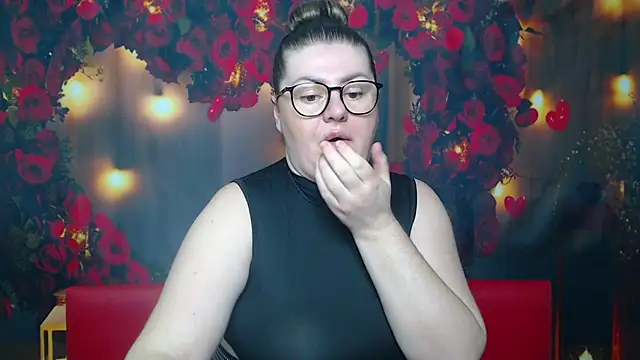 Snapshot of ZannaDreil chatting on 03.08.25 ZannaDreil online show from 03.08.25