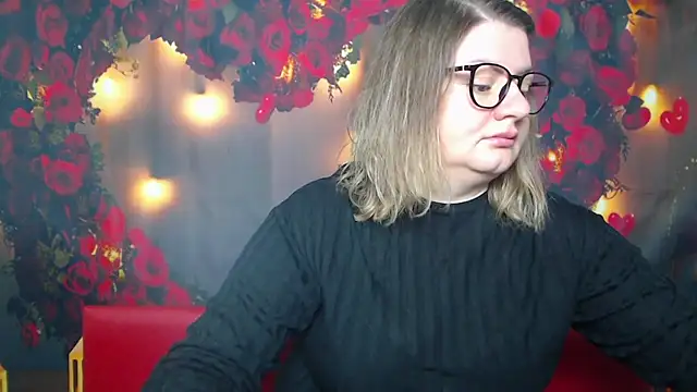 Snapshot of ZannaDreil chatting on 03.08.25 ZannaDreil online show from 03.08.25