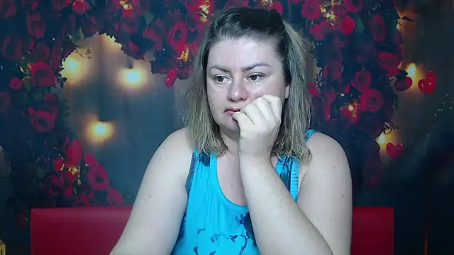 Snapshot of ZannaDreil chatting on 03.08.25 ZannaDreil online show from 03.08.25