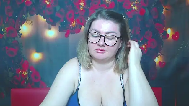 Snapshot of ZannaDreil chatting on 03.09.25 ZannaDreil online show from 03.09.25