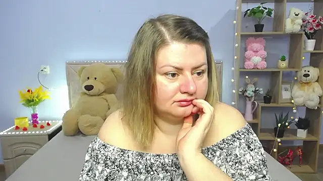 Snapshot of ZannaDreil chatting on 03.11.25 ZannaDreil online show from 03.11.25