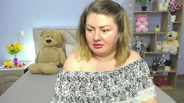 Snapshot of ZannaDreil chatting on 03.11.25 ZannaDreil online show from 03.11.25