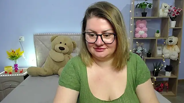 Snapshot of ZannaDreil chatting on 03.13.25 ZannaDreil online show from 03.13.25