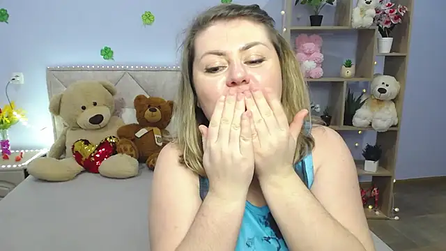 Snapshot of ZannaDreil chatting on 03.14.25 ZannaDreil online show from 03.14.25