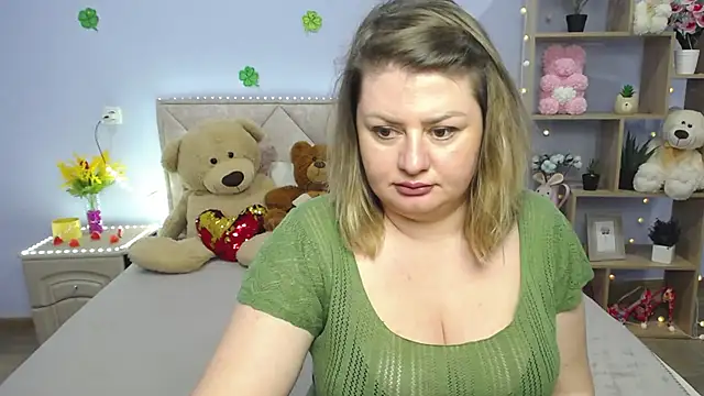 Snapshot of ZannaDreil chatting on 03.14.25 ZannaDreil online show from 03.14.25