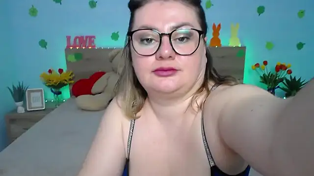 Snapshot of ZannaDreil chatting on 03.16.25 ZannaDreil online show from 03.16.25