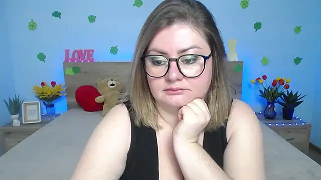 Snapshot of ZannaDreil chatting on 03.17.25 ZannaDreil online show from 03.17.25