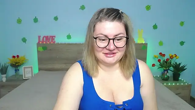 Snapshot of ZannaDreil chatting on 03.22.25 ZannaDreil online show from 03.22.25