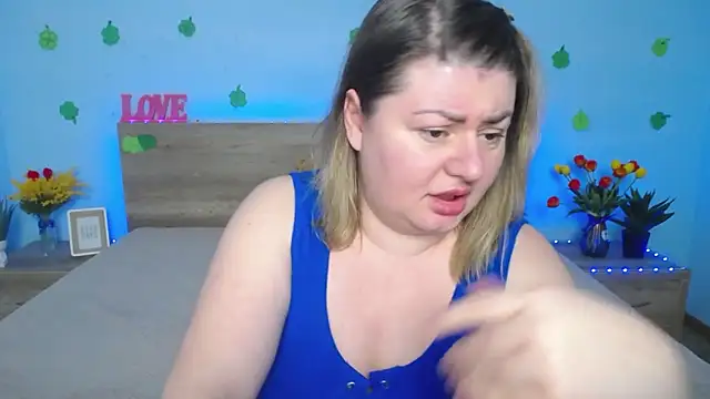 Snapshot of ZannaDreil chatting on 03.23.25 ZannaDreil online show from 03.23.25