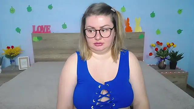 Snapshot of ZannaDreil chatting on 03.23.25 ZannaDreil online show from 03.23.25