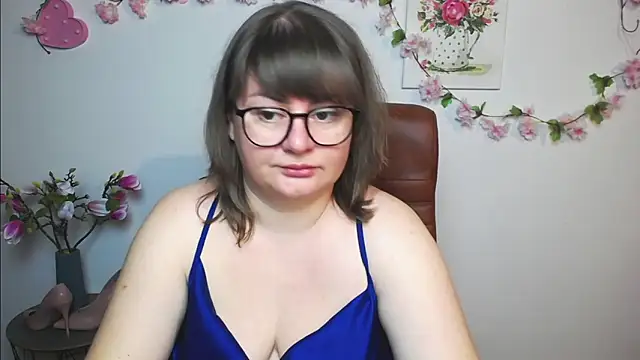 Snapshot of ZannaDreil chatting on 09.13.25 ZannaDreil online show from 09.13.25