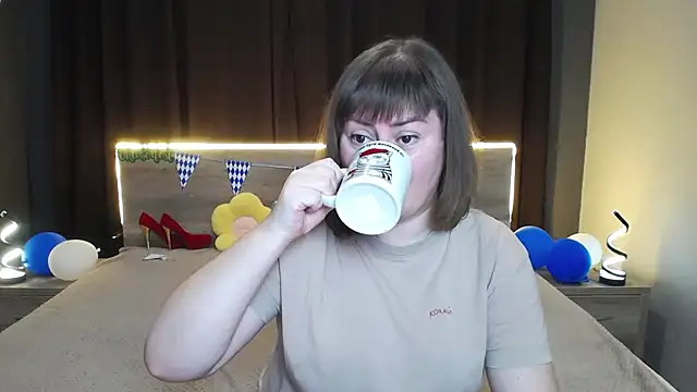 Snapshot of ZannaDreil chatting on 10.06.25 ZannaDreil online show from 10.06.25