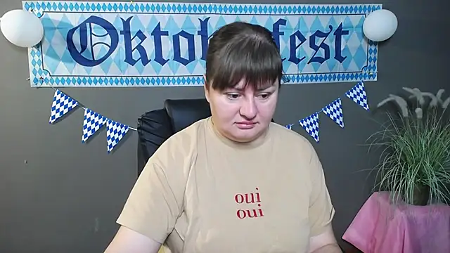 Snapshot of ZannaDreil chatting on 10.08.25 ZannaDreil online show from 10.08.25